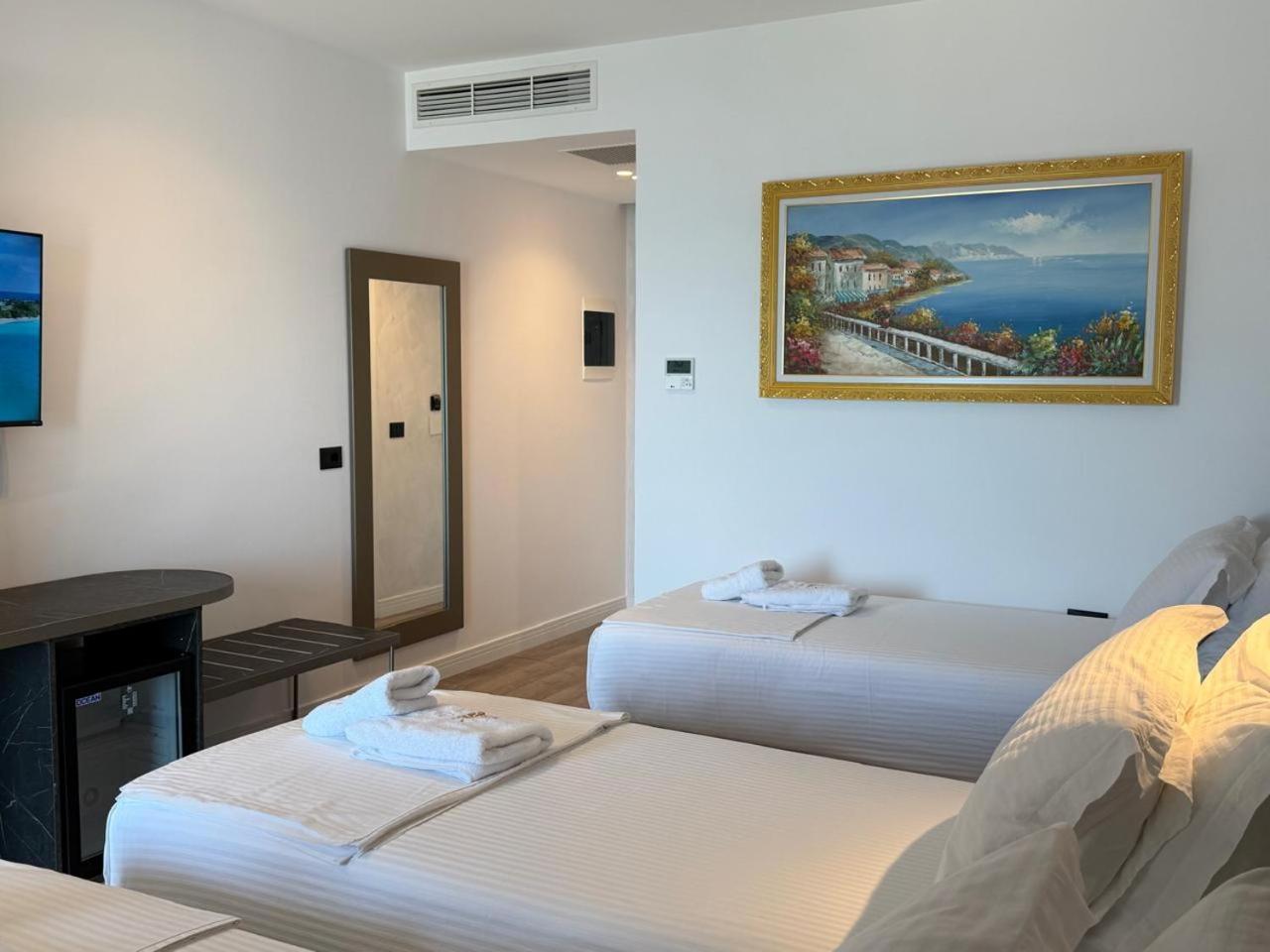 The Queen'S Lion Premium Hotel Saranda Dış mekan fotoğraf